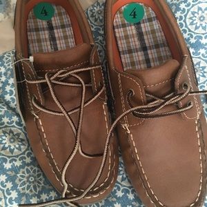 NWT Eddie Bauer Boys loafers